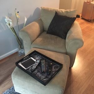 Chair with ottoman.... CASH ONLY !!! PICK UP